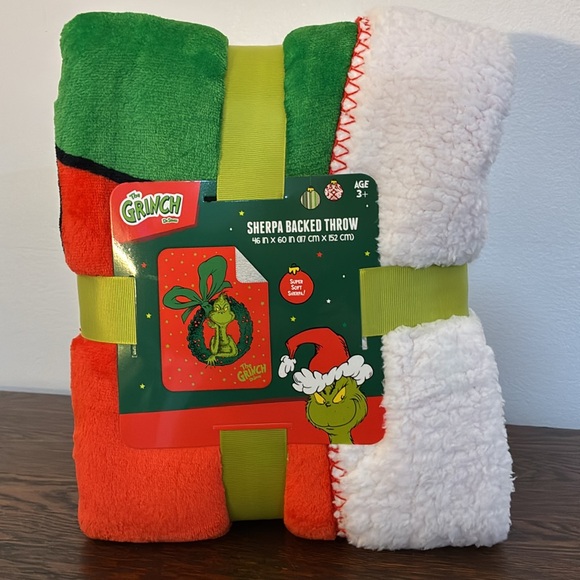 NWT- The Grinch Wreath- Red & Green- Super Soft Sherpa Backed Throw Blanket - Picture 12 of 17